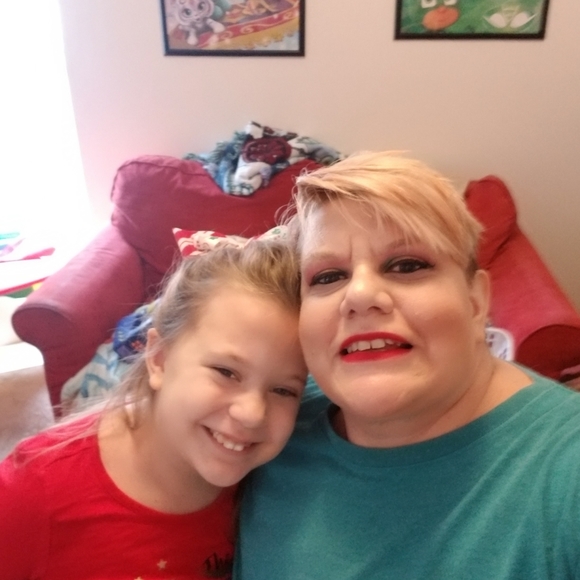 Meet your Posher, Angela - Picture 2 of 3